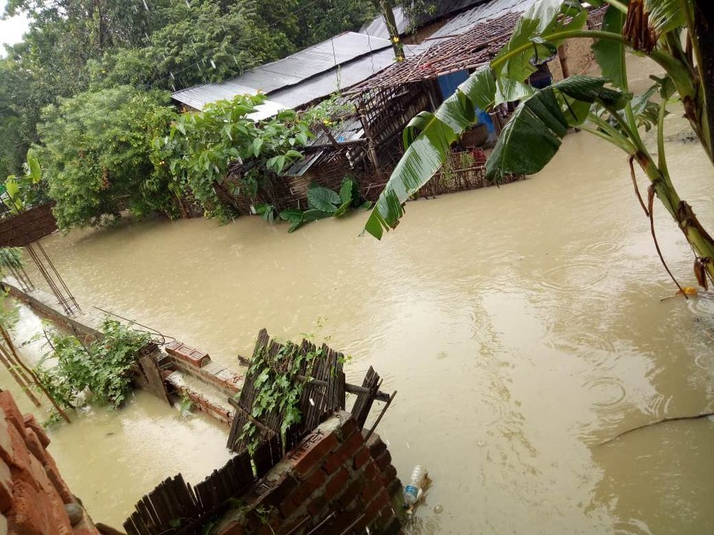 Deslizamiento de tierra en Nepal: Se reanudan las búsquedas de los desaparecidos Introducción Un deslizamiento de tierra devastador golpeó el centro de Nepal, llevándose dos autobuses y dejando al menos 63 personas desaparecidas. Este trágico incidente, provocado por las lluvias del monzón, ha sumido la región en el caos y ha desencadenado una […]