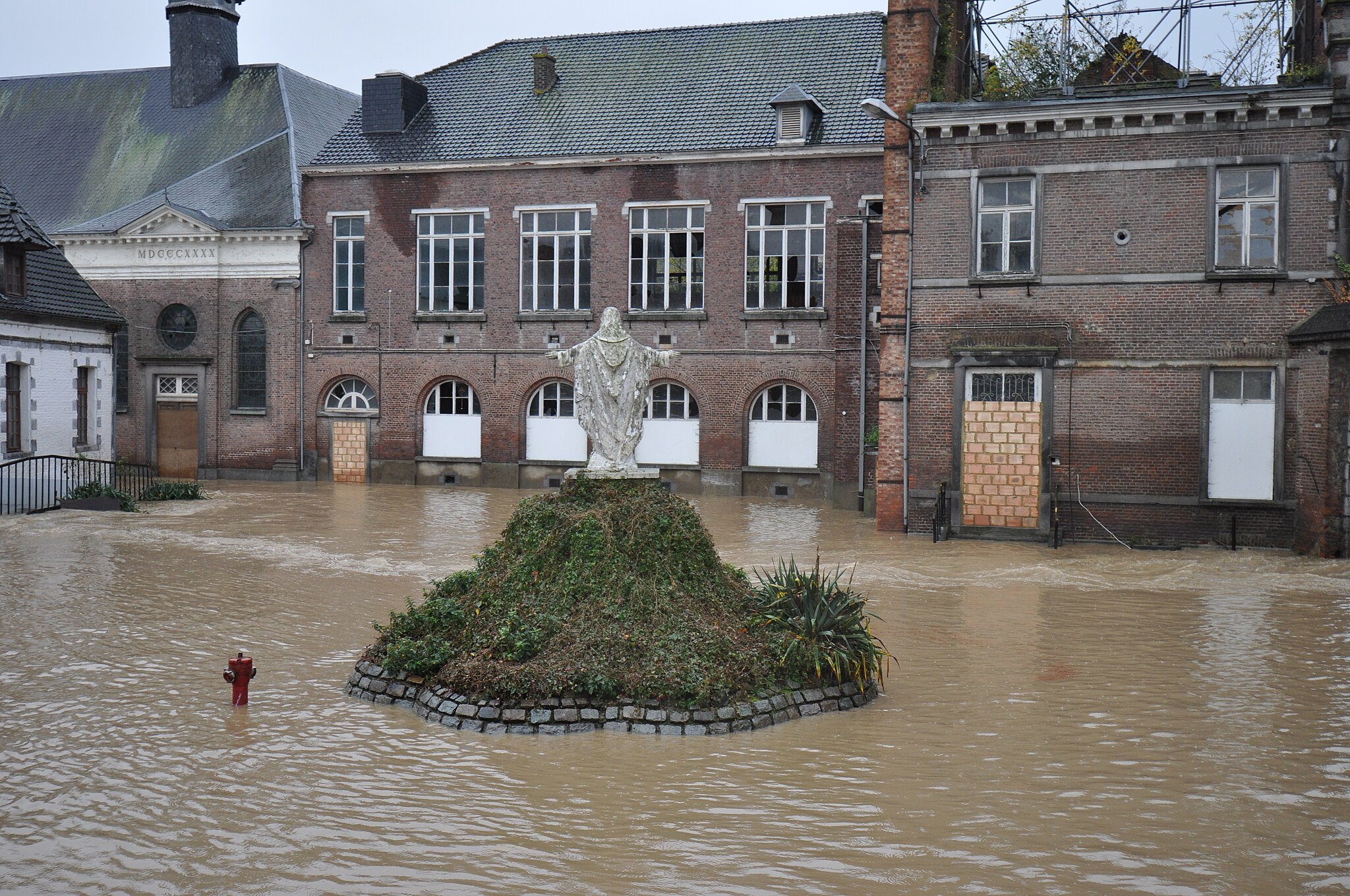 Las inundaciones representan una amenaza creciente para muchas viviendas, debido a los cambios climáticos y la urbanización rápida. Así, proteger su hogar contra estas catástrofes se vuelve esencial. Estas inundaciones pueden ser provocadas por precipitaciones intensas, rupturas de presas, crecidas repentinas o también por el rápido deshielo. Las consecuencias pueden [...]