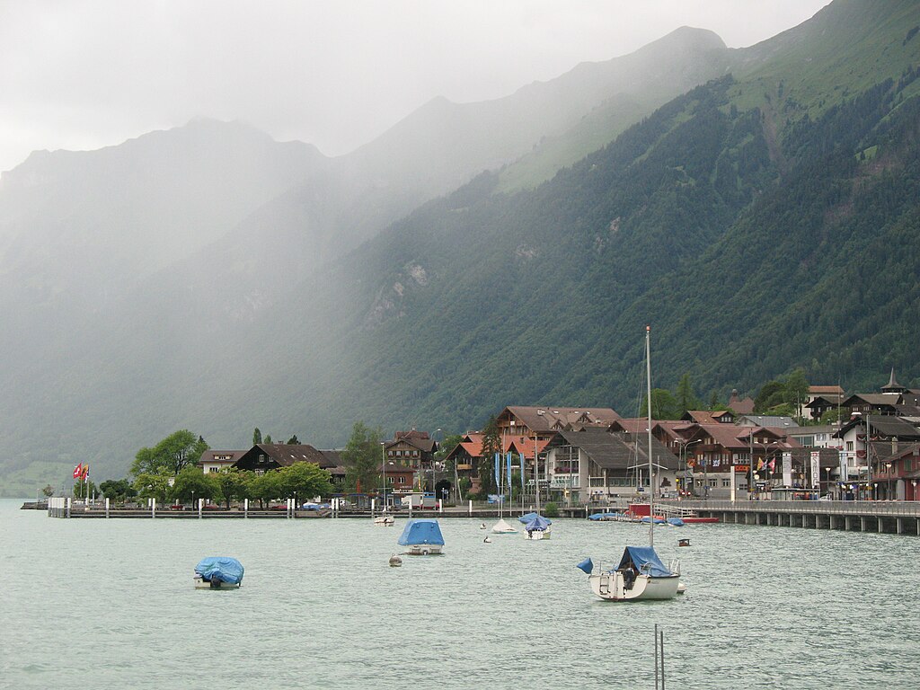 Suiza: Seis casas amenazan con derrumbarse en Brienz tras las recientes inundaciones